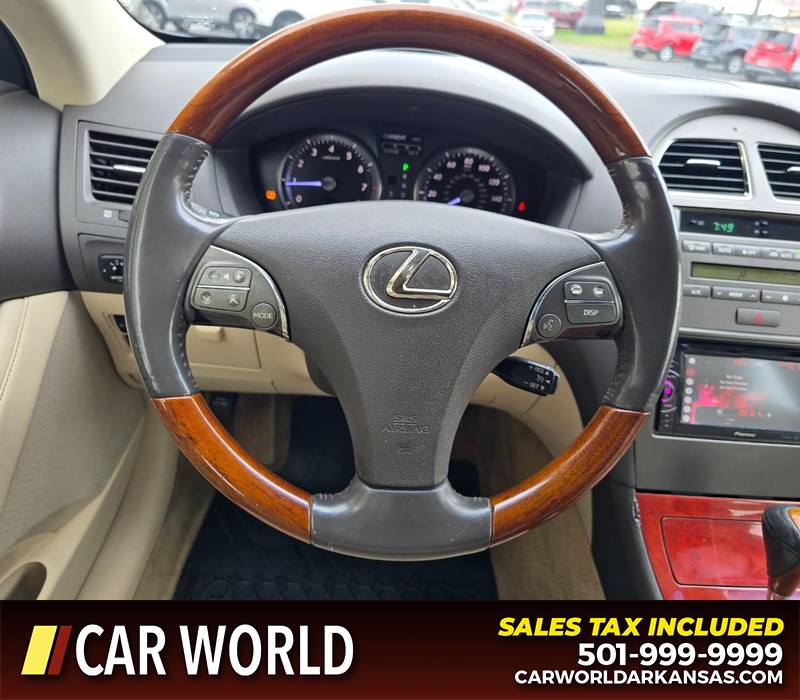 Lexus ES 350 Vehicle Full-screen Gallery Image 14