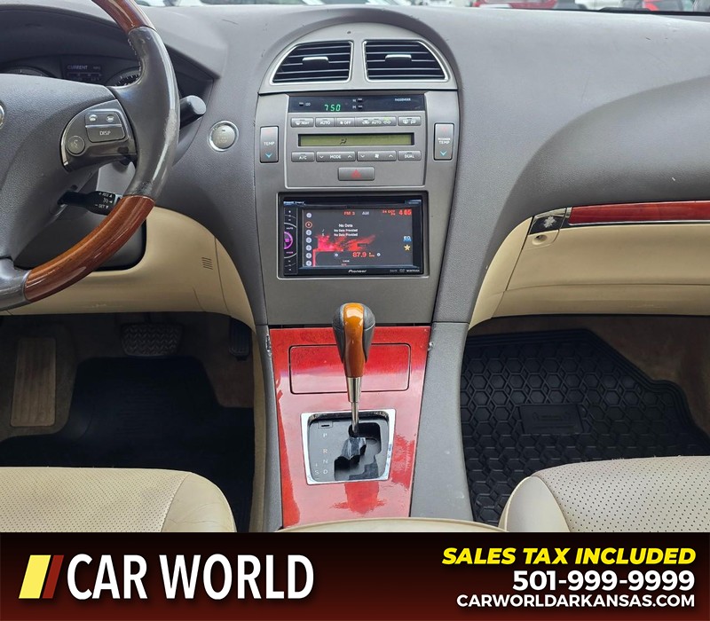 Lexus ES 350 Vehicle Full-screen Gallery Image 18