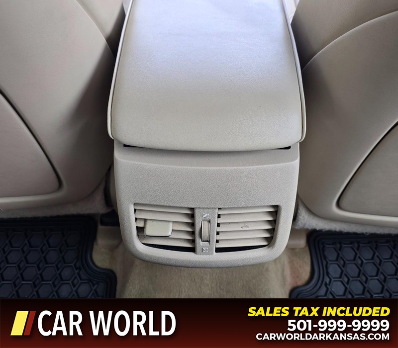 Lexus ES 350 Vehicle Full-screen Gallery Image 20