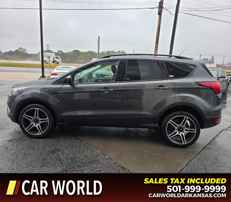 Ford Escape Vehicle Full-screen Gallery Image 4