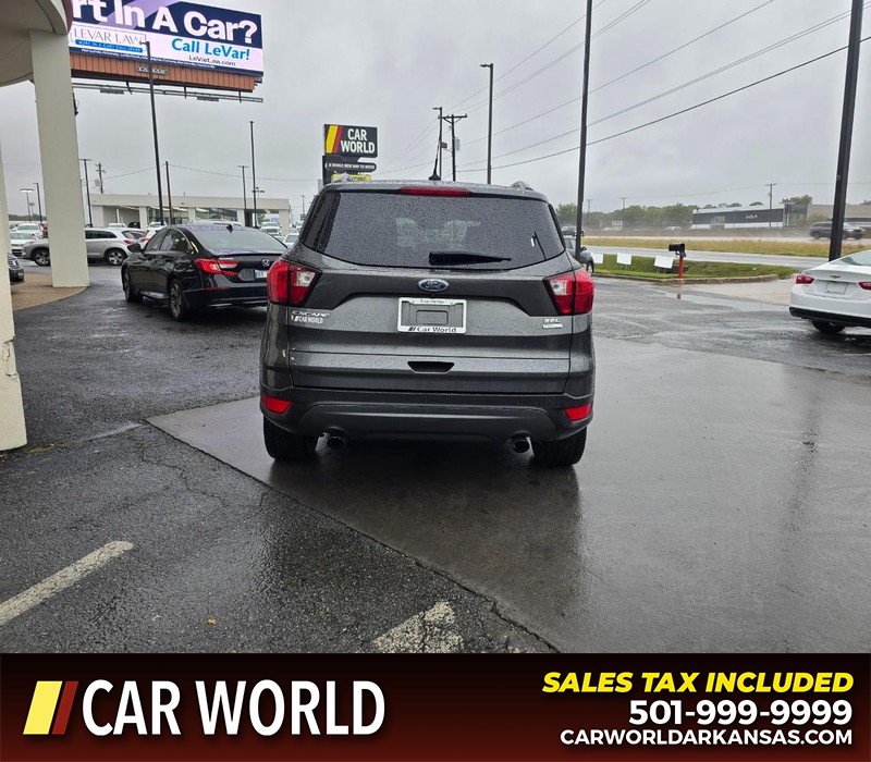 Ford Escape Vehicle Full-screen Gallery Image 6