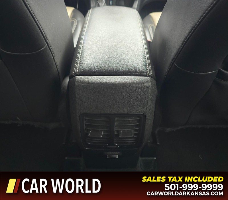 Ford Escape Vehicle Full-screen Gallery Image 20