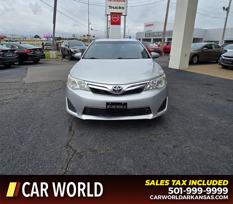 Toyota Camry Vehicle Full-screen Gallery Image 2