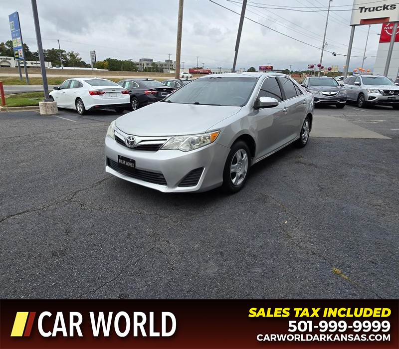 Toyota Camry Vehicle Full-screen Gallery Image 3