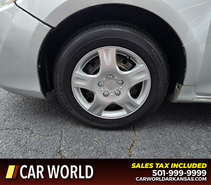 Toyota Camry Vehicle Full-screen Gallery Image 6