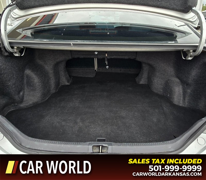 Toyota Camry Vehicle Full-screen Gallery Image 13