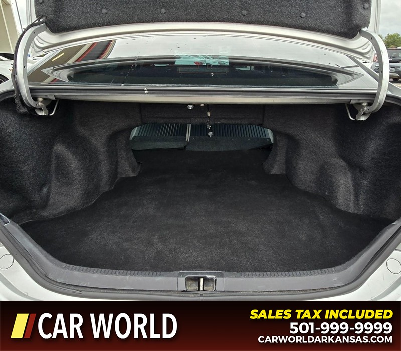 Toyota Camry Vehicle Full-screen Gallery Image 14