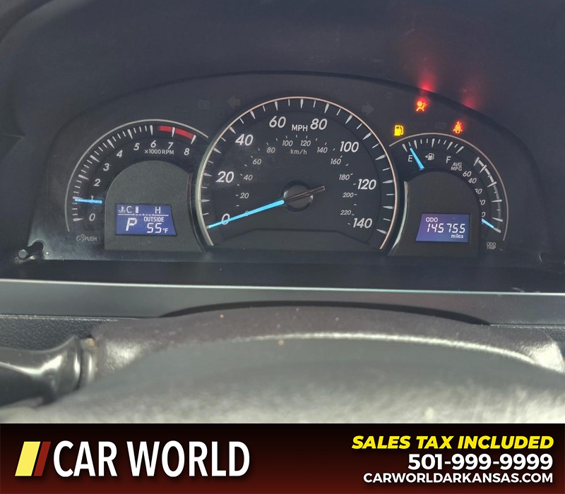 Toyota Camry Vehicle Full-screen Gallery Image 17