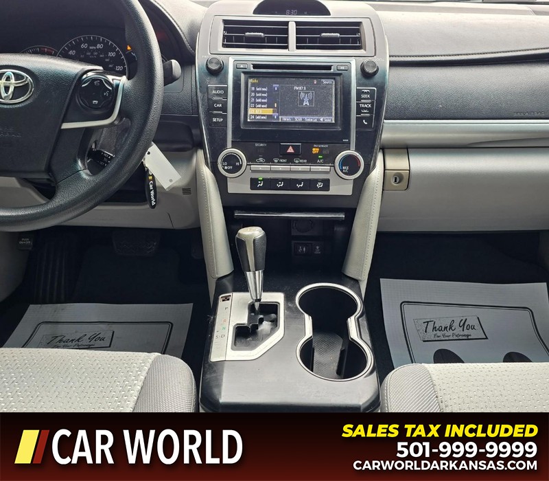 Toyota Camry Vehicle Full-screen Gallery Image 18