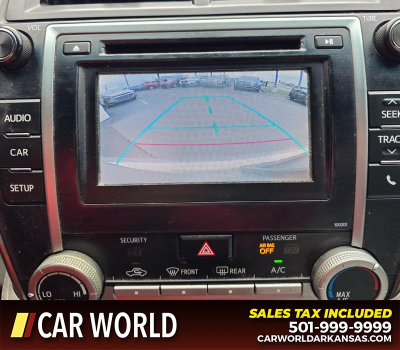 Toyota Camry Vehicle Full-screen Gallery Image 19