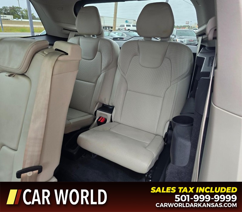 Volvo XC90 Vehicle Full-screen Gallery Image 11