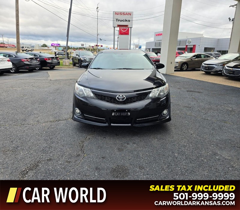 Toyota Camry Vehicle Full-screen Gallery Image 2