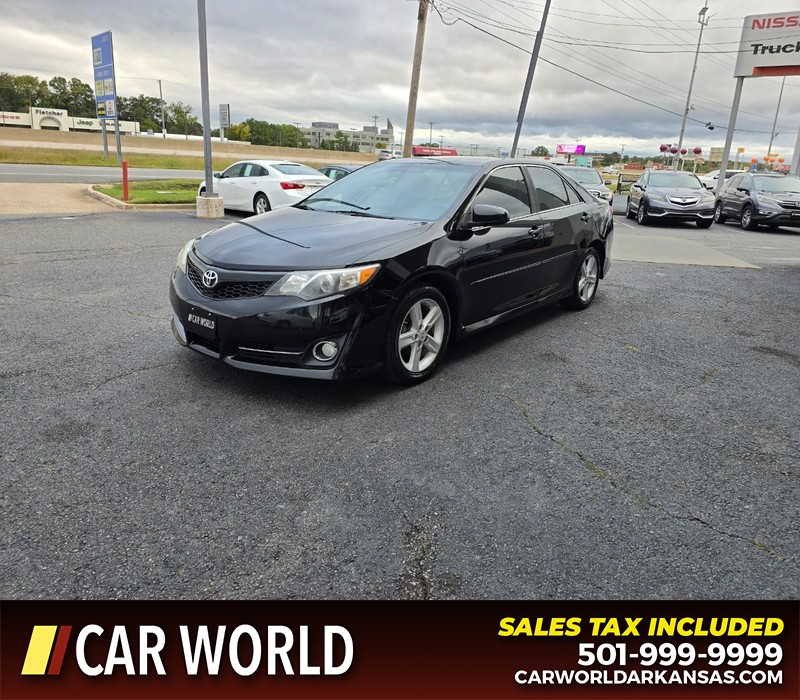 Toyota Camry Vehicle Full-screen Gallery Image 3