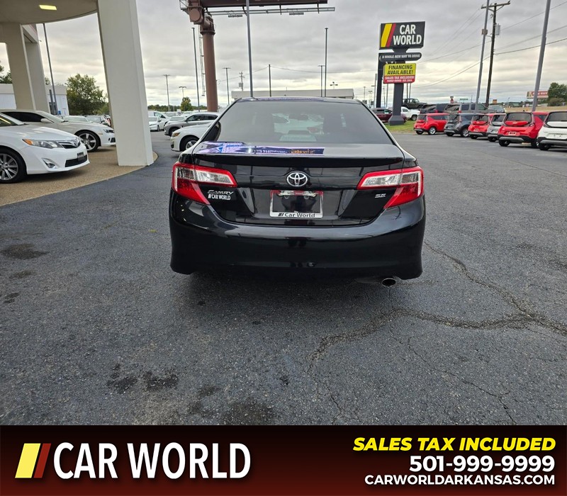 Toyota Camry Vehicle Full-screen Gallery Image 5