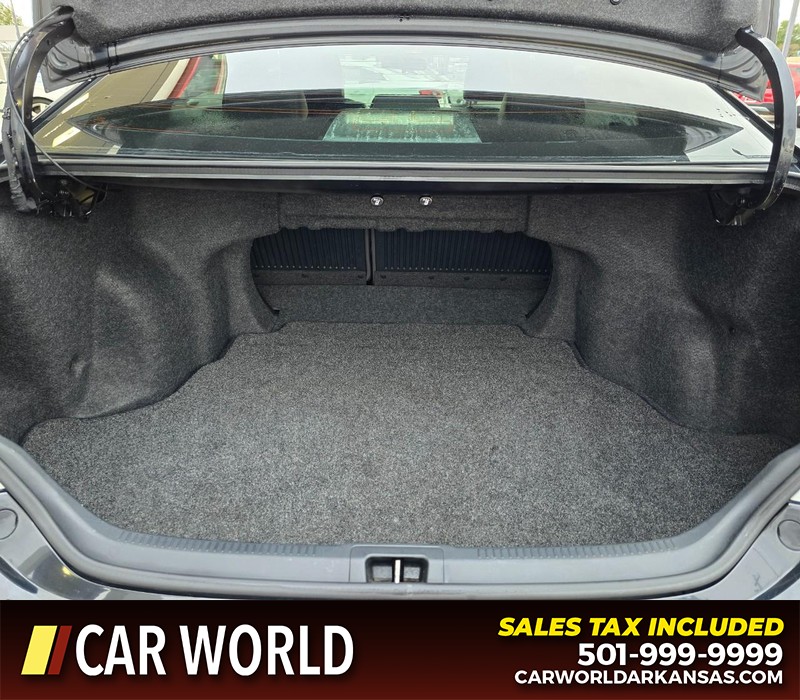 Toyota Camry Vehicle Full-screen Gallery Image 13
