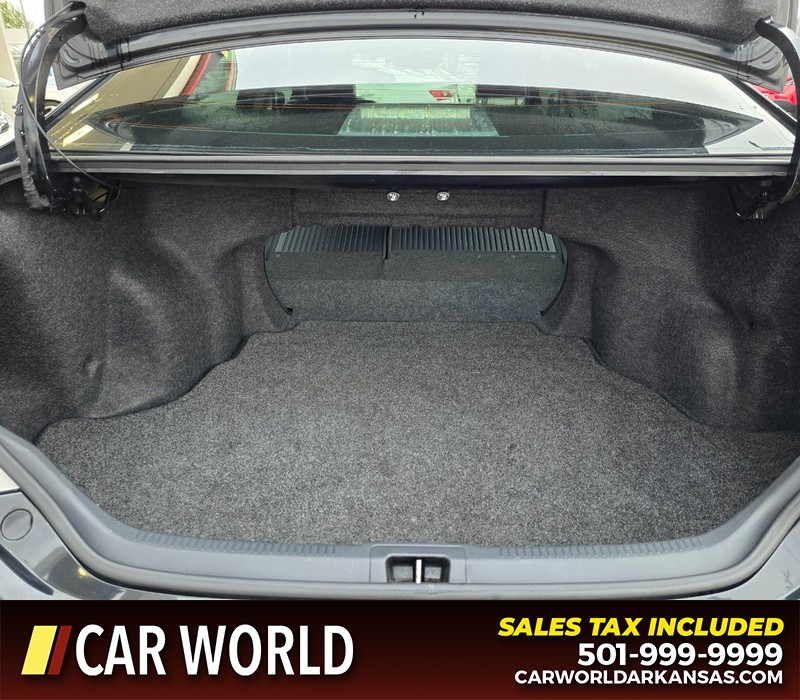 Toyota Camry Vehicle Full-screen Gallery Image 14