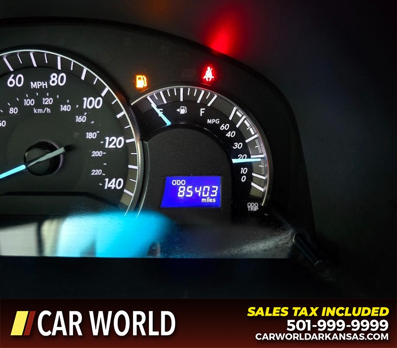 Toyota Camry Vehicle Full-screen Gallery Image 16