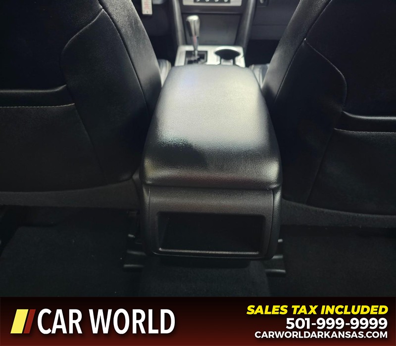 Toyota Camry Vehicle Full-screen Gallery Image 20