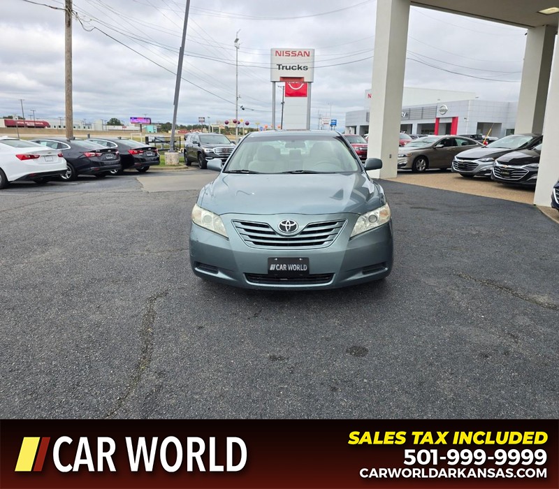 Toyota Camry Vehicle Full-screen Gallery Image 2