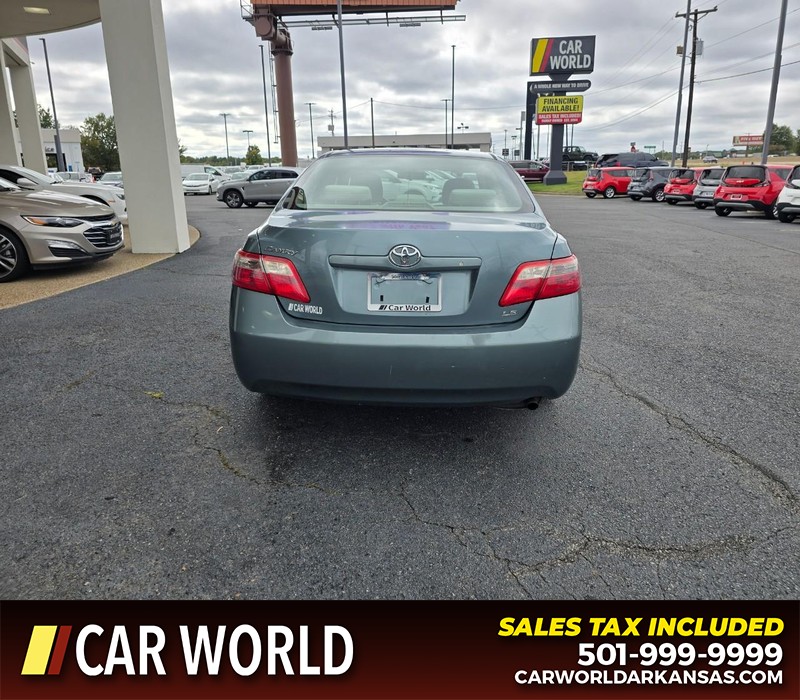 Toyota Camry Vehicle Full-screen Gallery Image 5