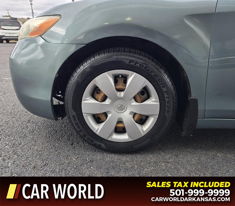 Toyota Camry Vehicle Full-screen Gallery Image 6