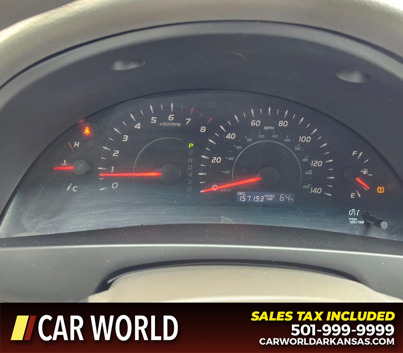 Toyota Camry Vehicle Full-screen Gallery Image 17