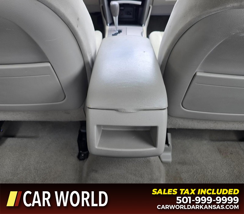 Toyota Camry Vehicle Full-screen Gallery Image 20