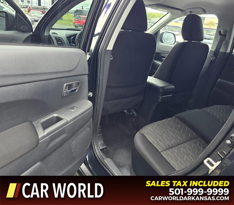 Mitsubishi Outlander Sport Vehicle Full-screen Gallery Image 9