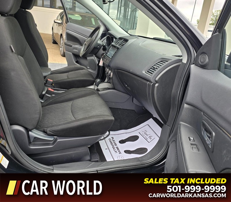 Mitsubishi Outlander Sport Vehicle Full-screen Gallery Image 11