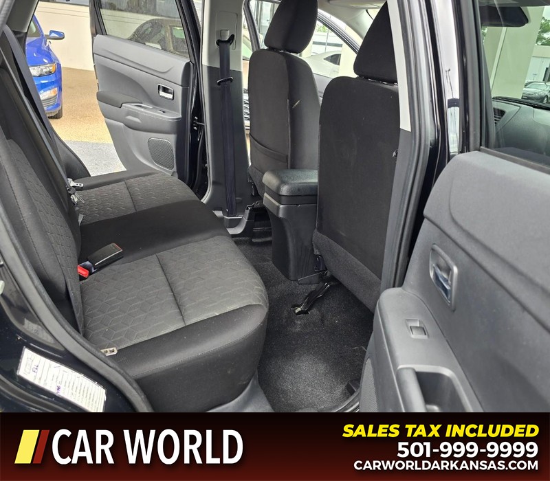 Mitsubishi Outlander Sport Vehicle Full-screen Gallery Image 12