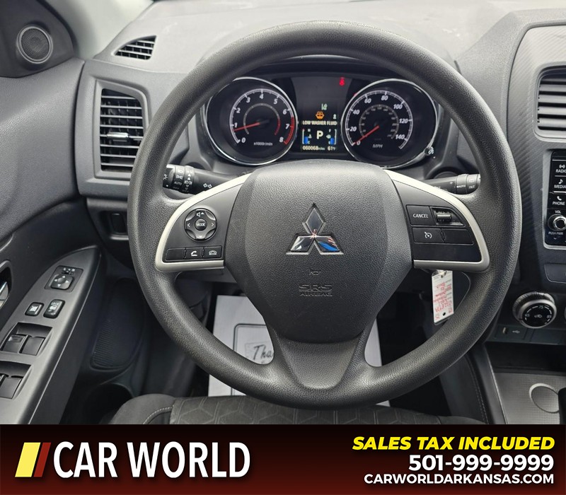 Mitsubishi Outlander Sport Vehicle Full-screen Gallery Image 15