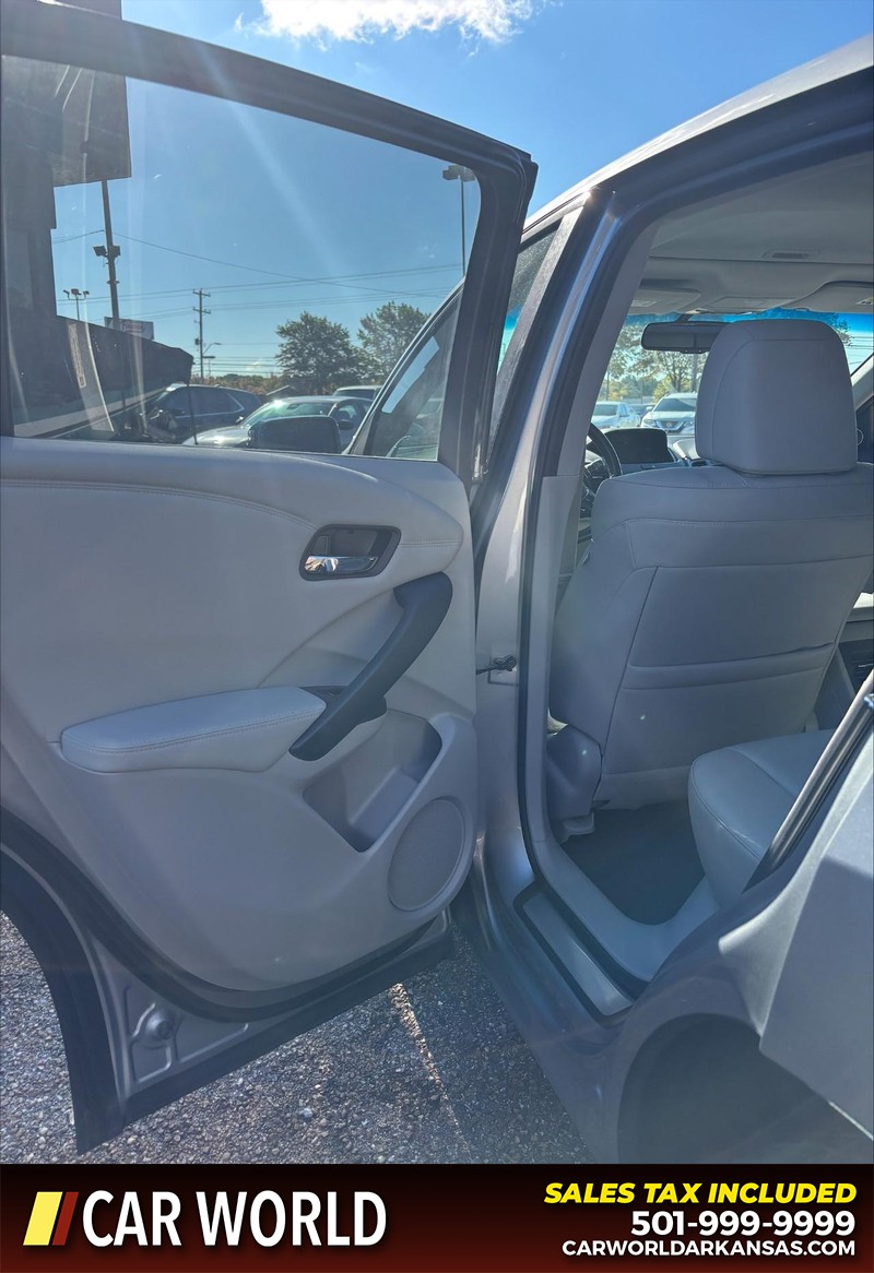 Acura RDX Vehicle Full-screen Gallery Image 14