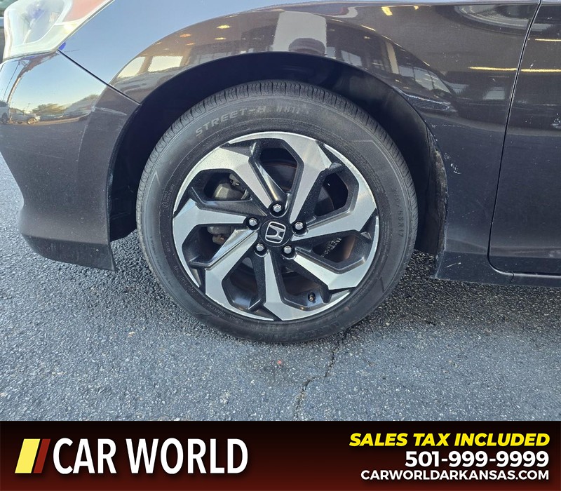 Honda Accord Sedan Vehicle Full-screen Gallery Image 6