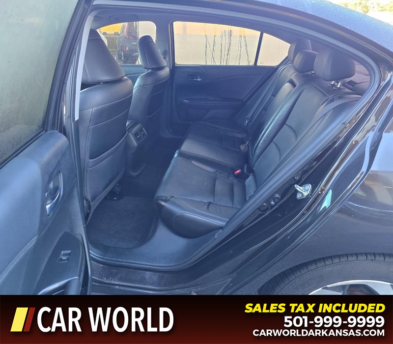 Honda Accord Sedan Vehicle Full-screen Gallery Image 10