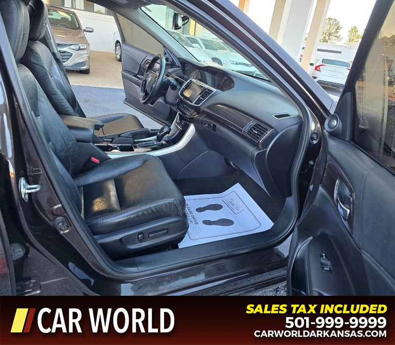 Honda Accord Sedan Vehicle Full-screen Gallery Image 11