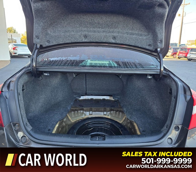 Honda Accord Sedan Vehicle Full-screen Gallery Image 13