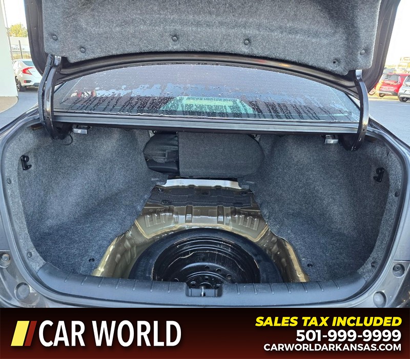 Honda Accord Sedan Vehicle Full-screen Gallery Image 14