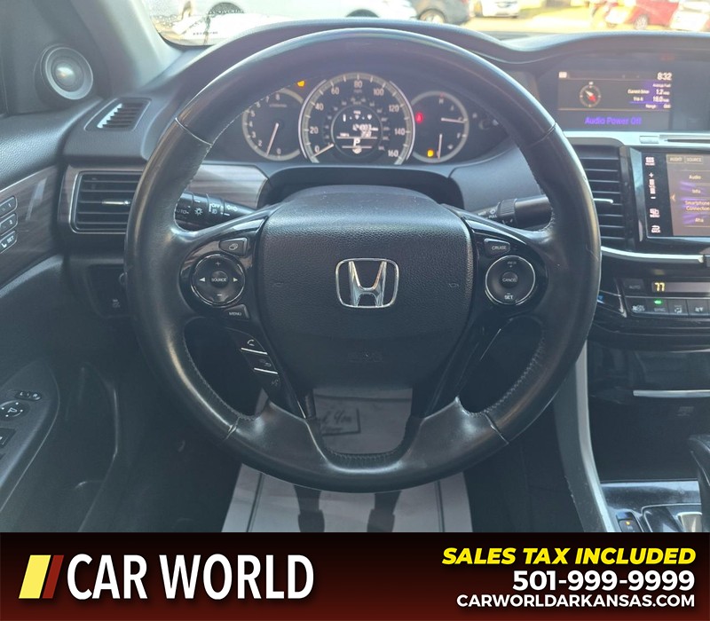 Honda Accord Sedan Vehicle Full-screen Gallery Image 15
