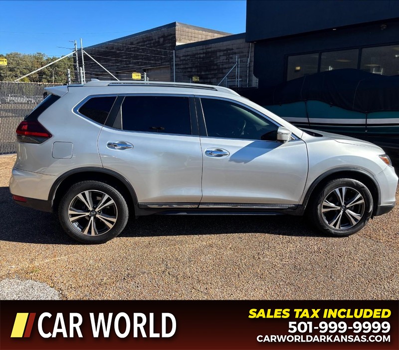 Nissan Rogue Vehicle Full-screen Gallery Image 2