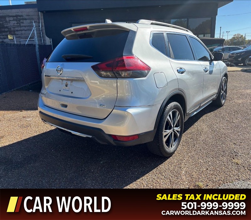 Nissan Rogue Vehicle Full-screen Gallery Image 3