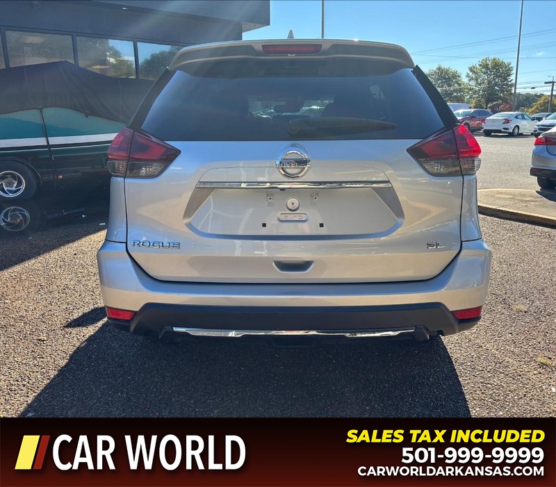 Nissan Rogue Vehicle Full-screen Gallery Image 4