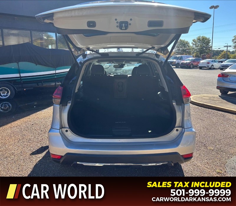 Nissan Rogue Vehicle Full-screen Gallery Image 5