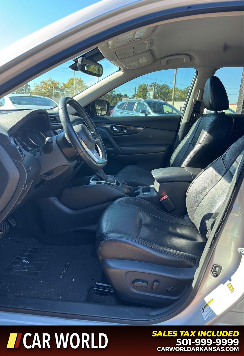 Nissan Rogue Vehicle Full-screen Gallery Image 13