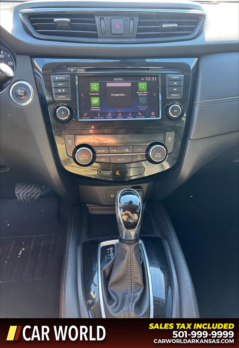 Nissan Rogue Vehicle Full-screen Gallery Image 17