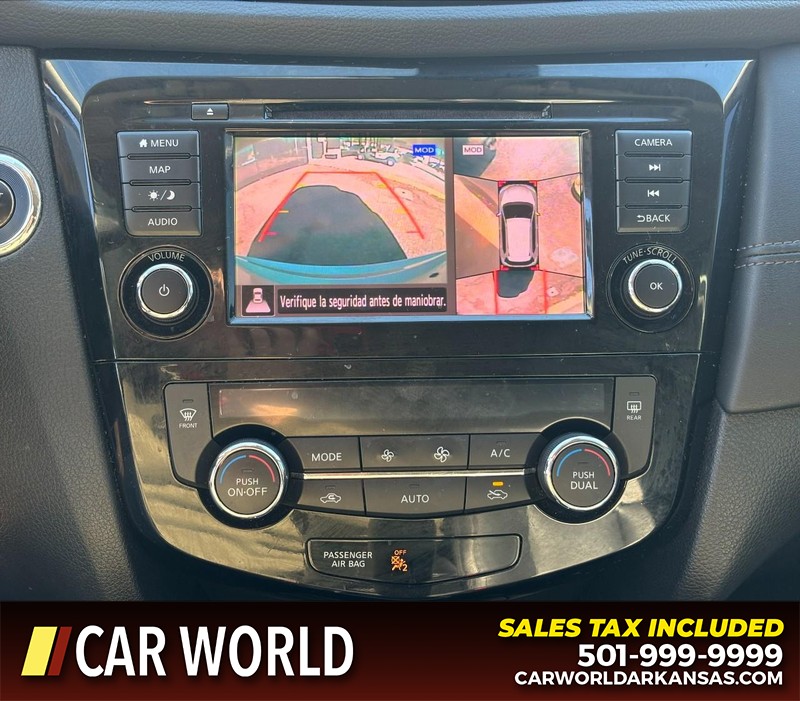 Nissan Rogue Vehicle Full-screen Gallery Image 18