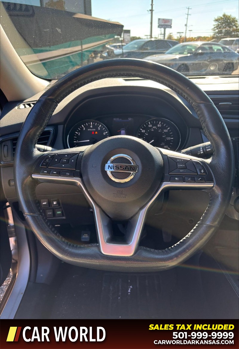 Nissan Rogue Vehicle Full-screen Gallery Image 19