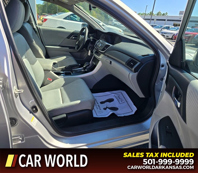 Honda Accord Sedan Vehicle Full-screen Gallery Image 11