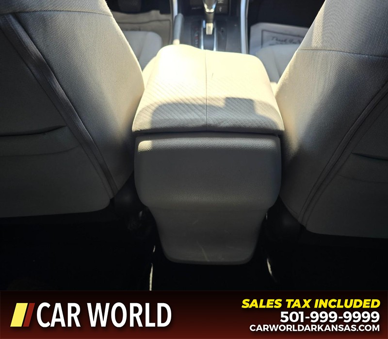 Honda Accord Sedan Vehicle Full-screen Gallery Image 18