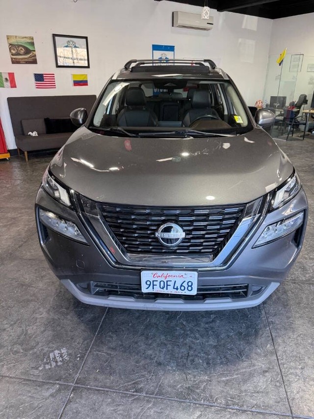 Nissan Rogue Vehicle Full-screen Gallery Image 02