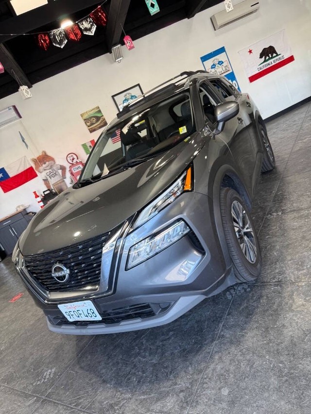 Nissan Rogue Vehicle Full-screen Gallery Image 07